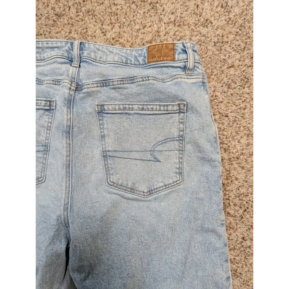 American Eagle Women's Mom Jean Strigid Light Wash Denim Cotton Pants 12 X-Short - Picture 3 of 9